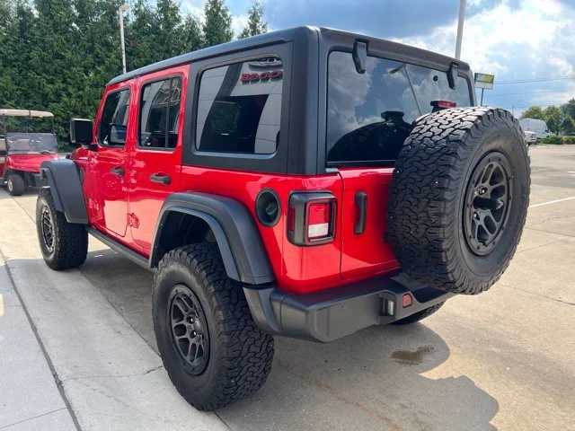Used 2023 Red Jeep Sport S image 5