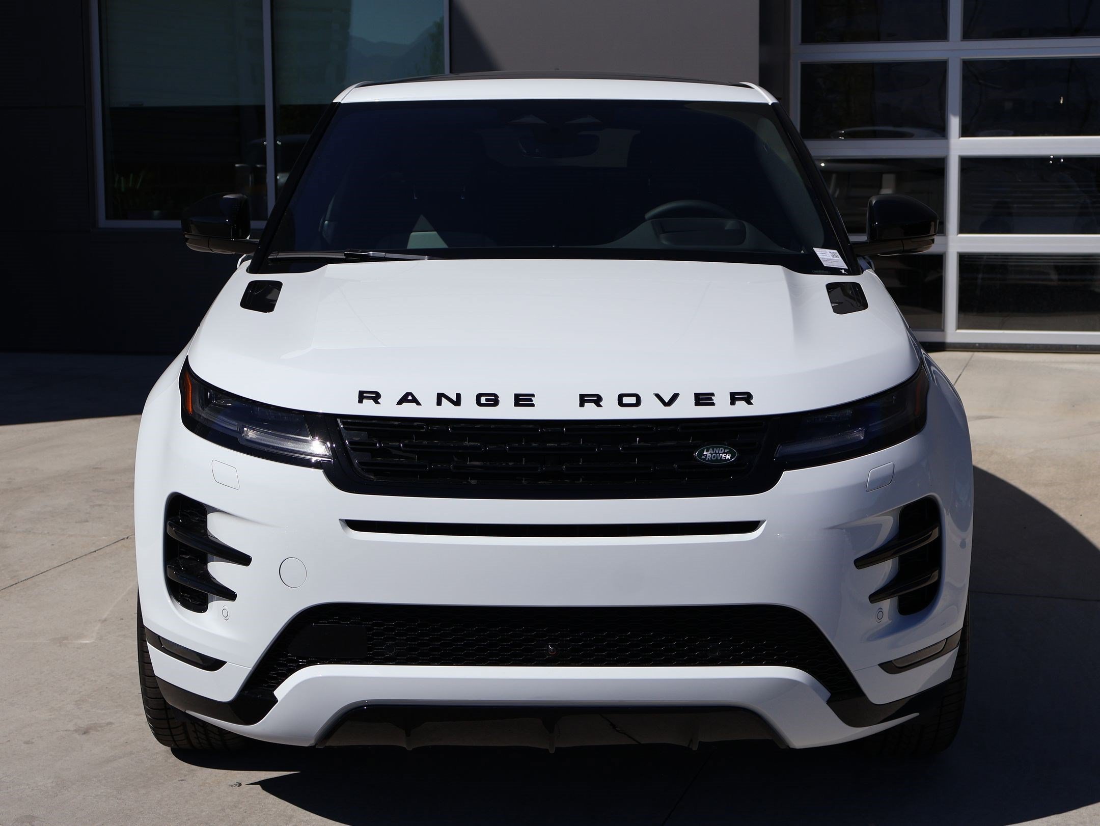 New 2026 Fuji White LAND ROVER Hoxton Edition image 2
