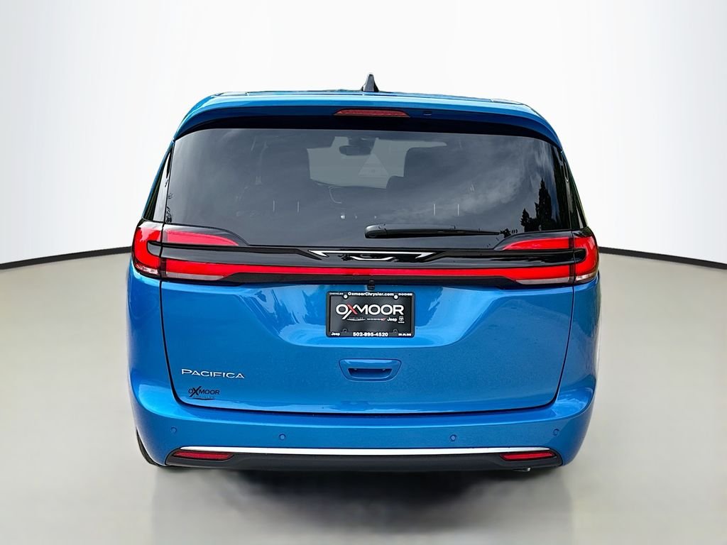 New 2027 Hydro Blue Pearl-Coat Exterior Paint Chrysler Select image 5