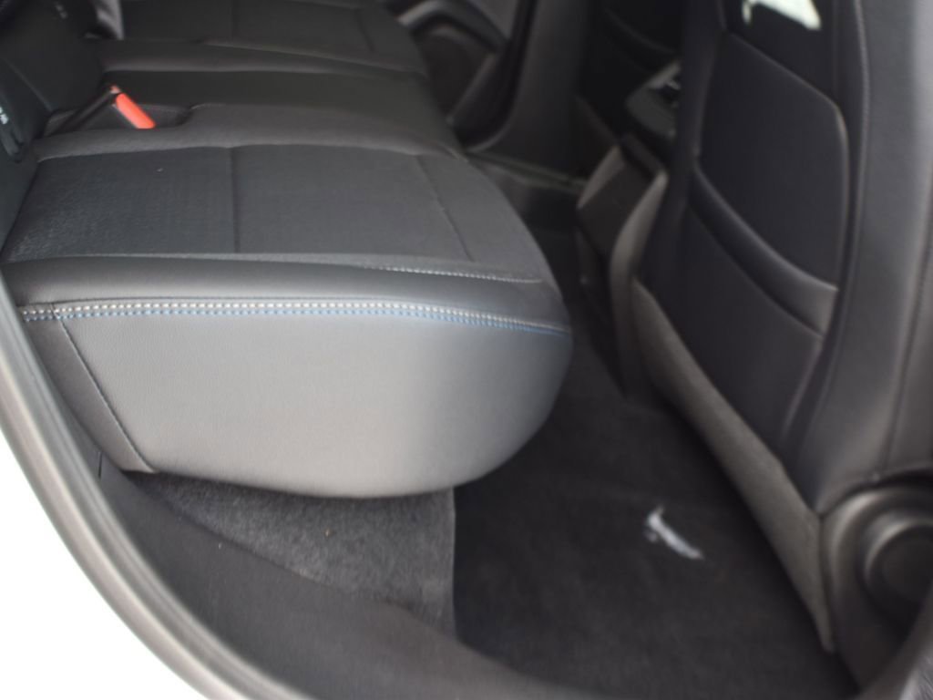 New 2025 Summit White Chevrolet LT image 17