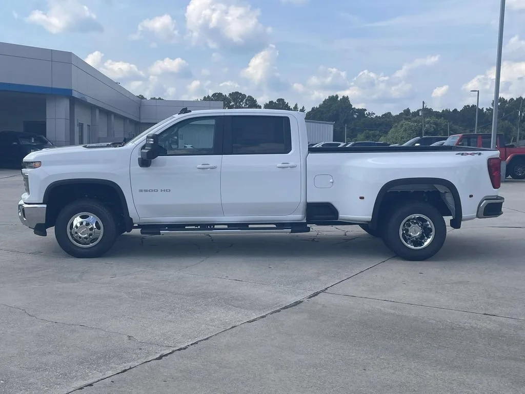 2026 Chevrolet Silverado 3500 HD LT - Photo 2
