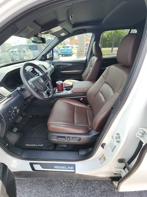 Used 2025 Platinum White Pearl Honda RTL image 2