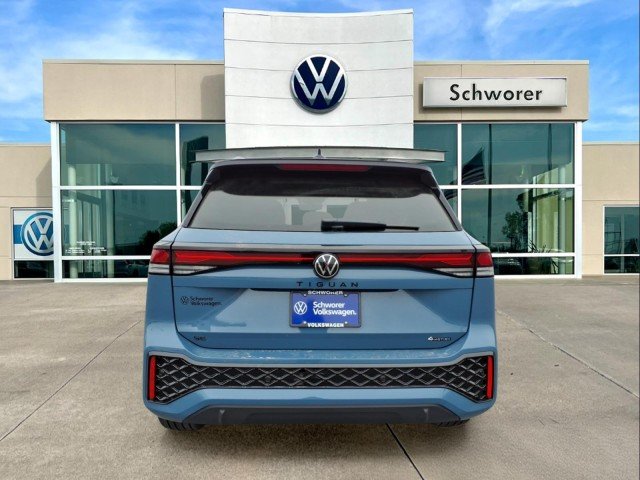 2026 Volkswagen Tiguan SE R-LINE BLACK