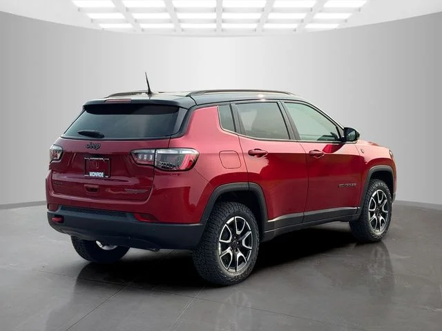 New 2026 Red Hot Pearl-Coat Exterior Paint Jeep Trailhawk image 7