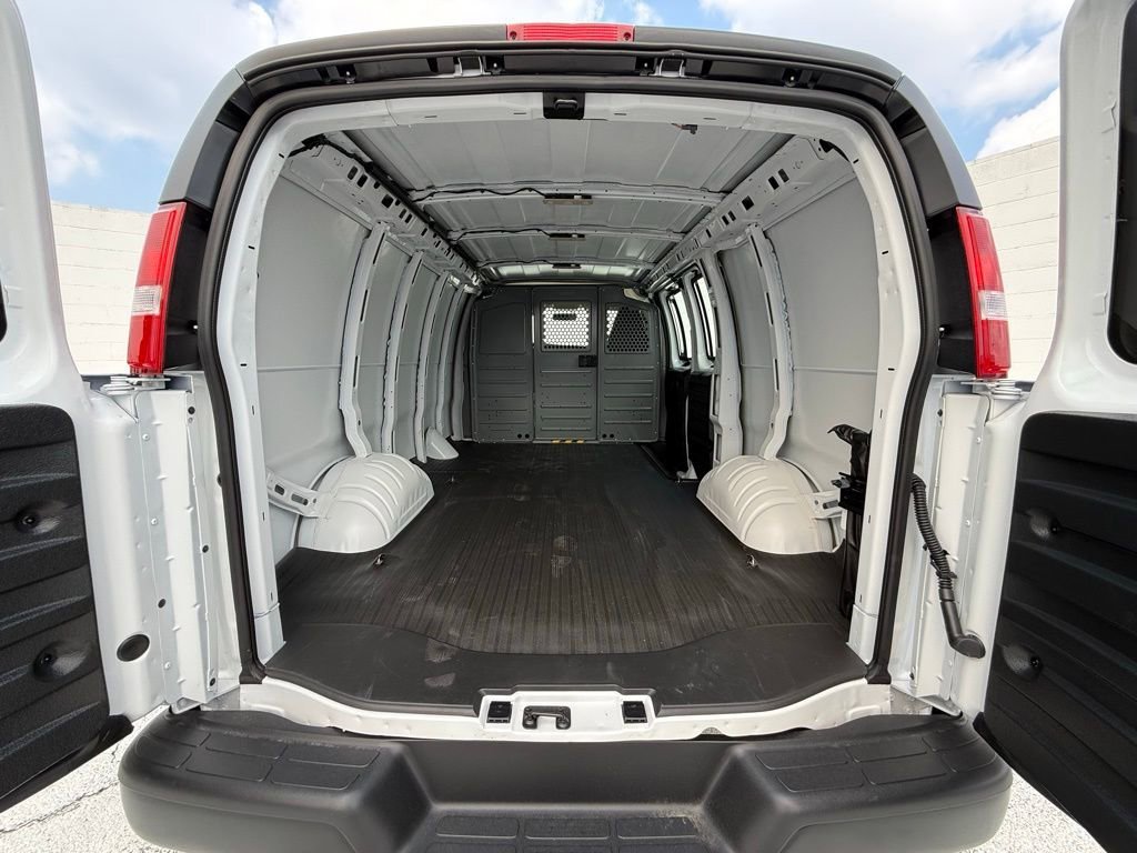 2025 Chevrolet Express Cargo Work Van - Photo 11