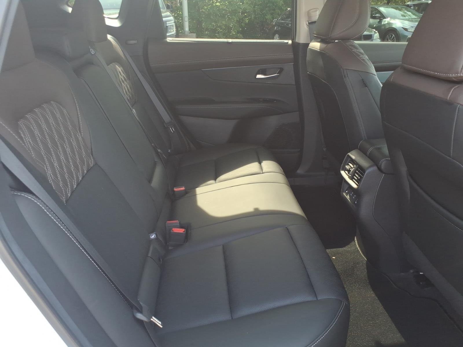 Used 2025 Everest White Pearl Tricoat Nissan Platinum image 19