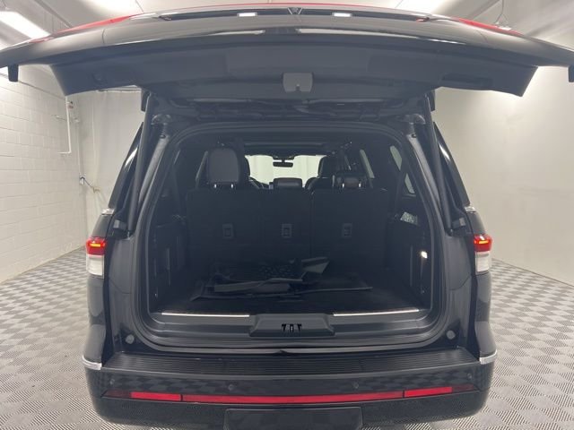 Used 2023 Black Lincoln L Reserve image 8