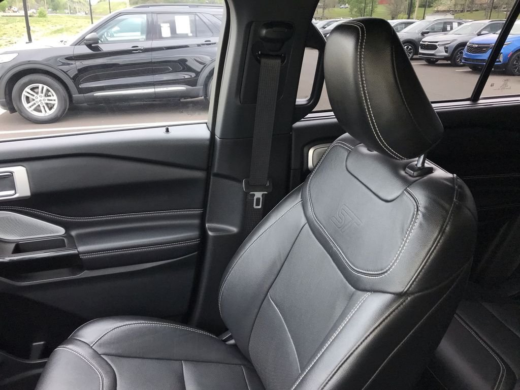Used 2022 White Ford ST image 25