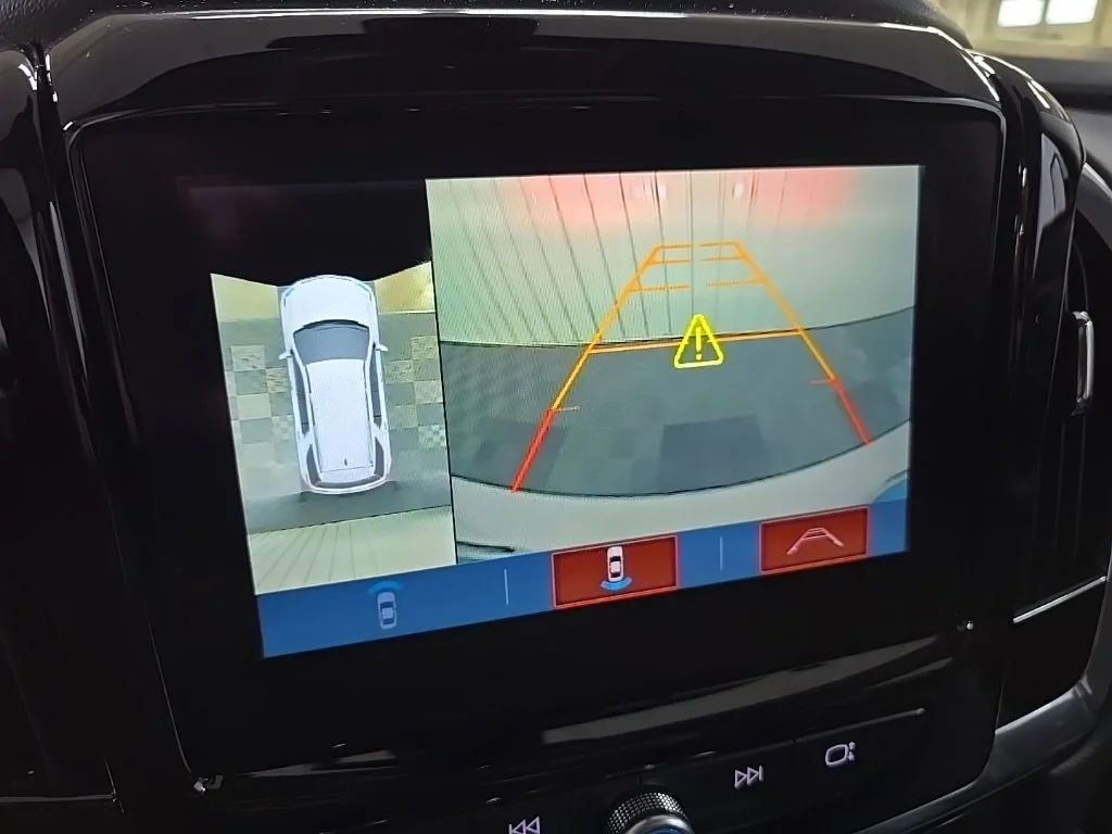 Used 2019 Summit White Chevrolet 3LT image 24