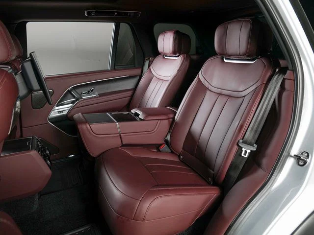 Used 2025 Hakuba Silver Metallic Land Rover Autobiography image 5
