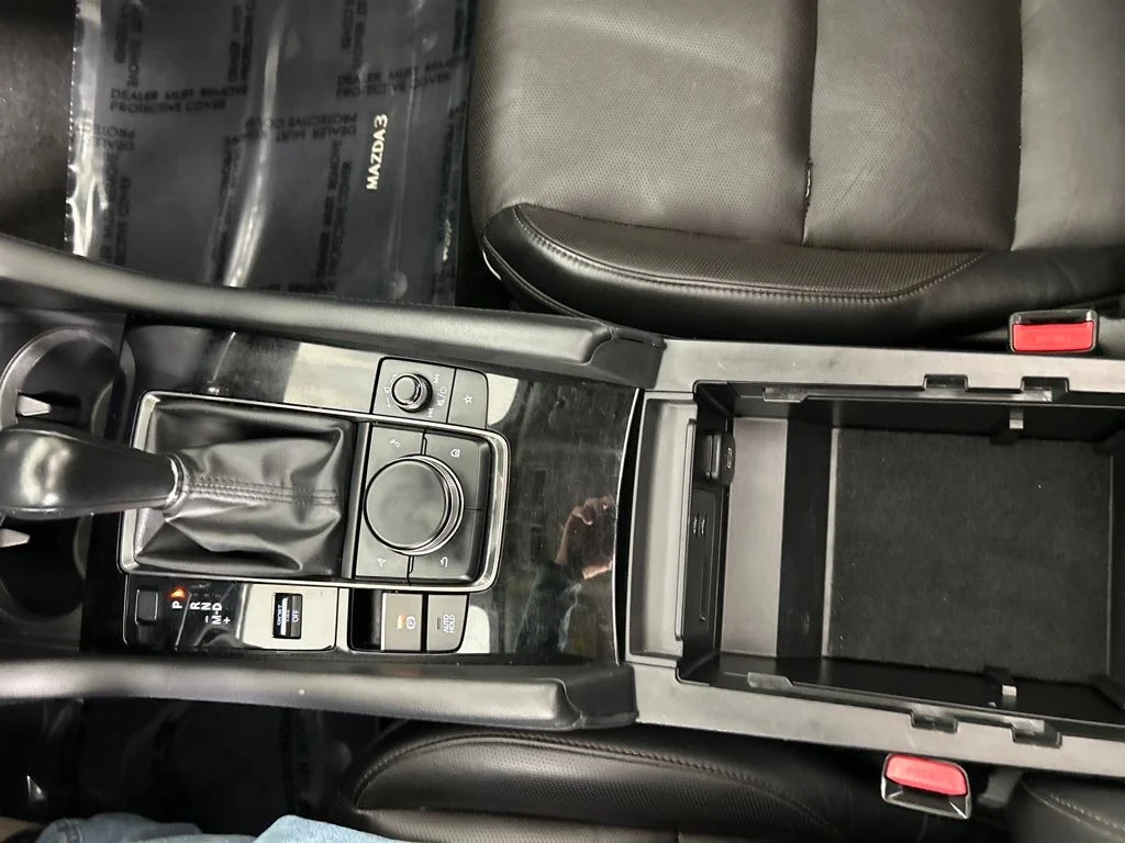Used 2022 White Mazda Premium image 15