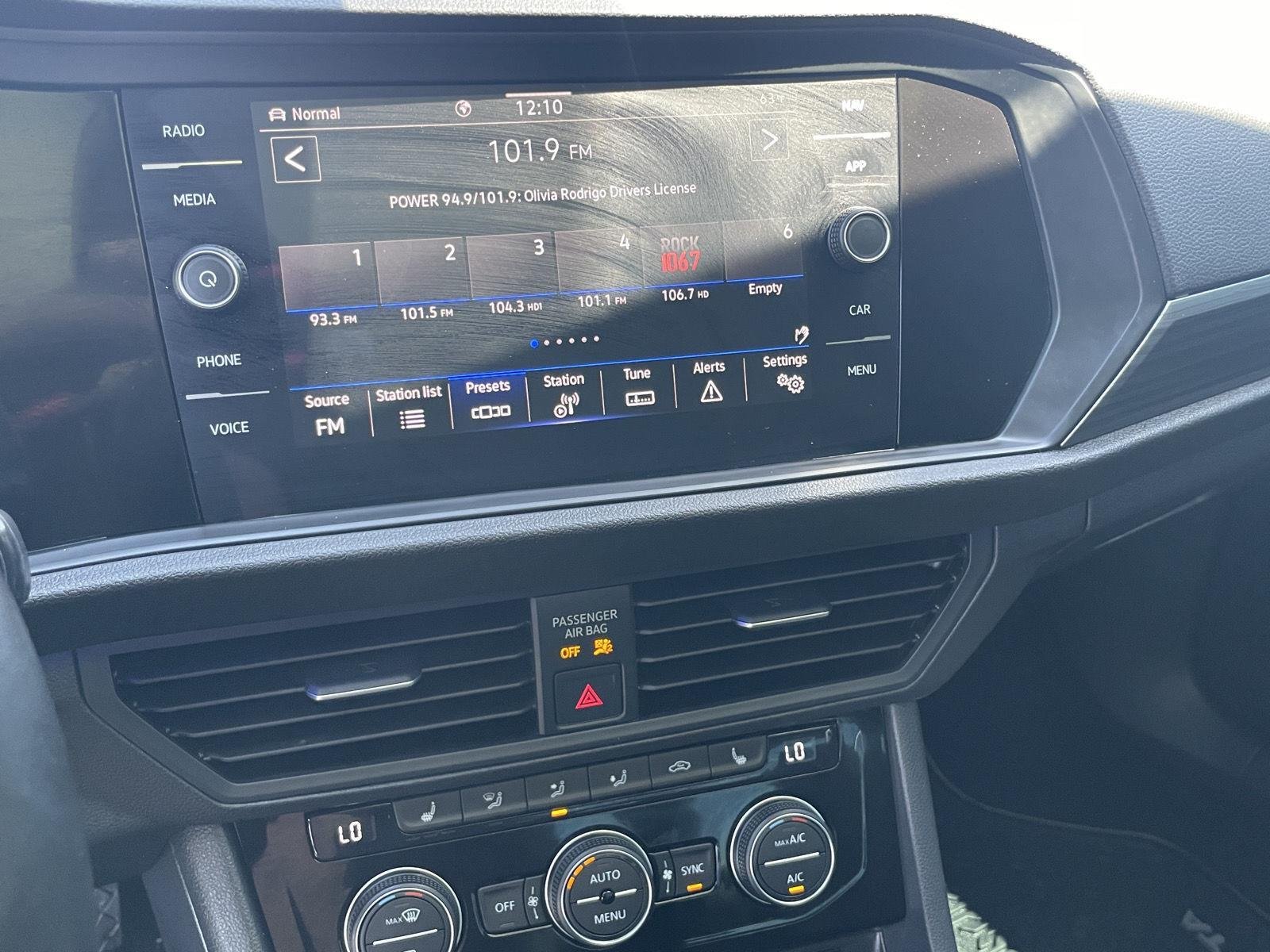 2023 Volkswagen Jetta SEL - Photo 31