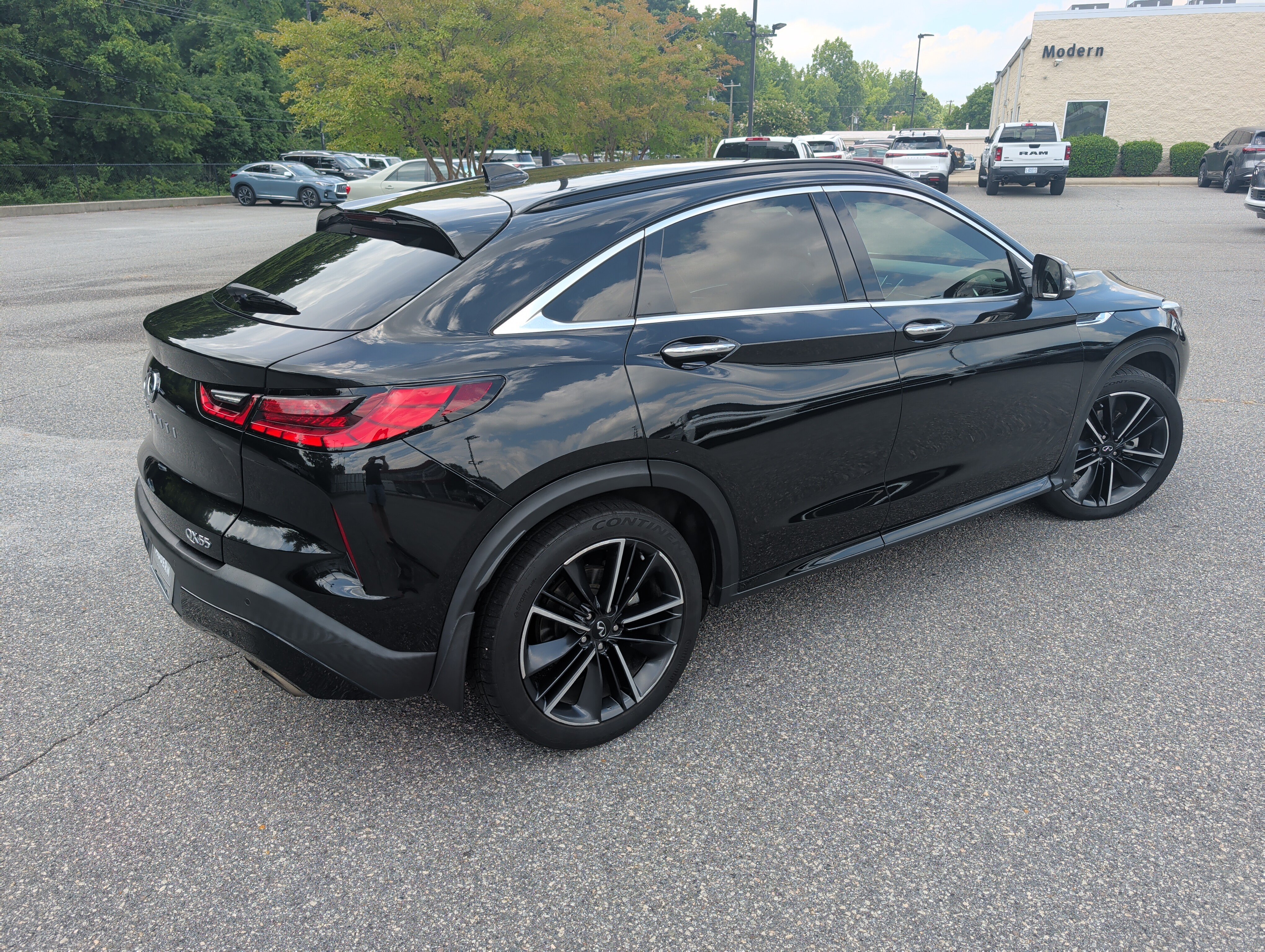 Used 2022 Mineral Black INFINITI LUXE image 4