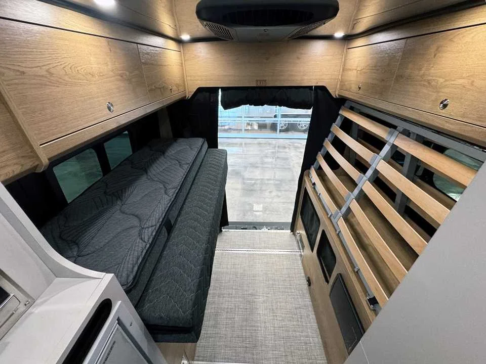 New 2027 GRANITE CRYSTAL METALLIC AIRSTREAM  image 22