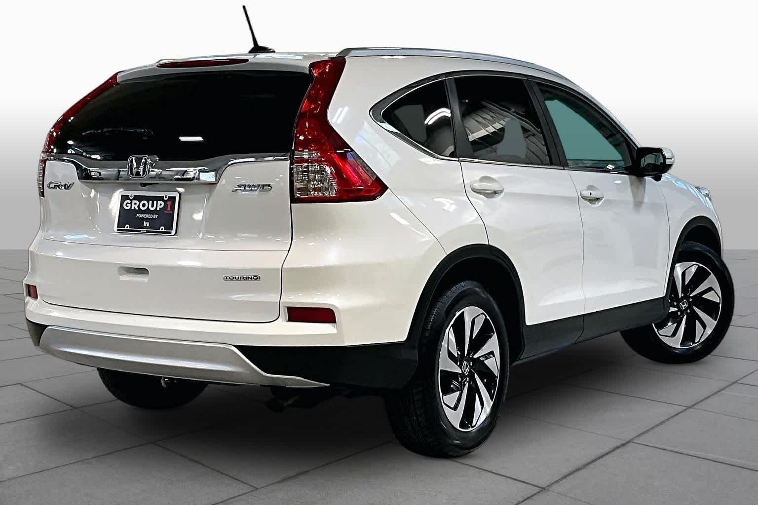Used 2016 Alabaster Silver Metallic Honda Touring image 13