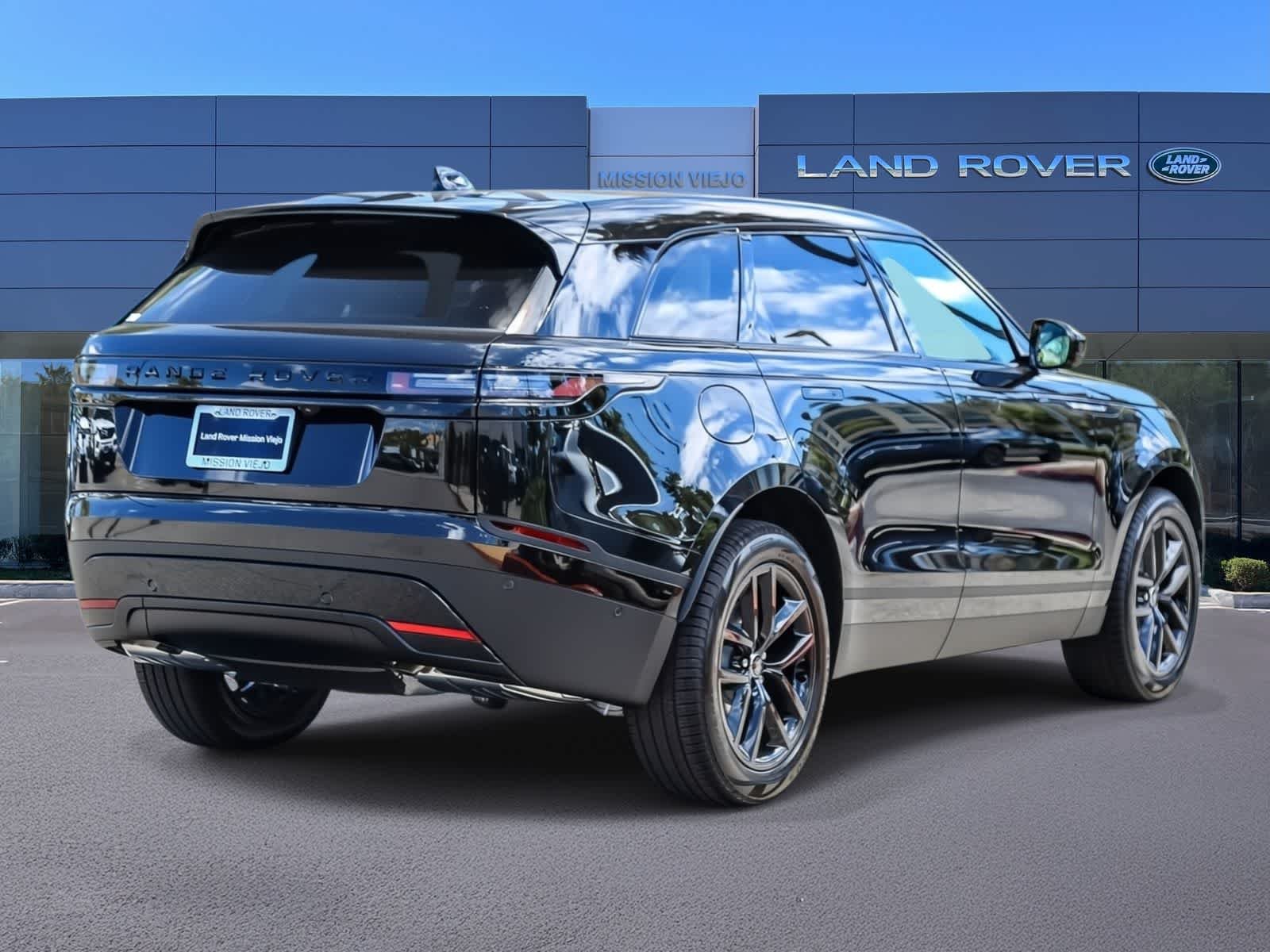 New 2026 Santorini Black Land Rover S image 4