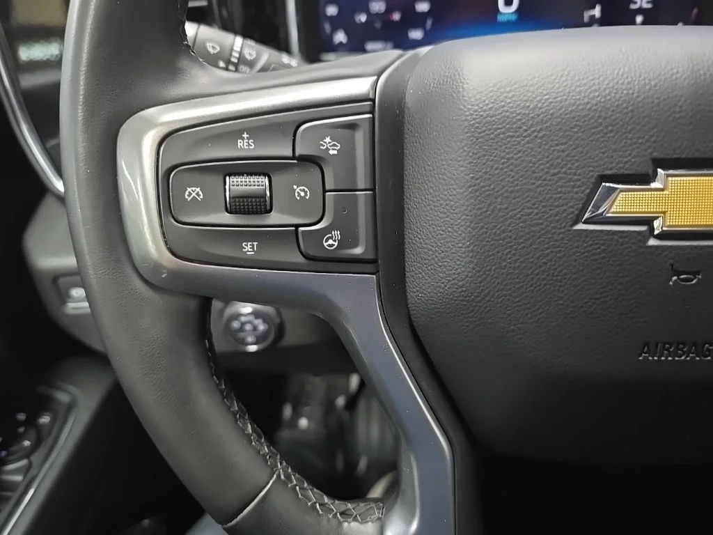 Used 2025 White Chevrolet LT image 19