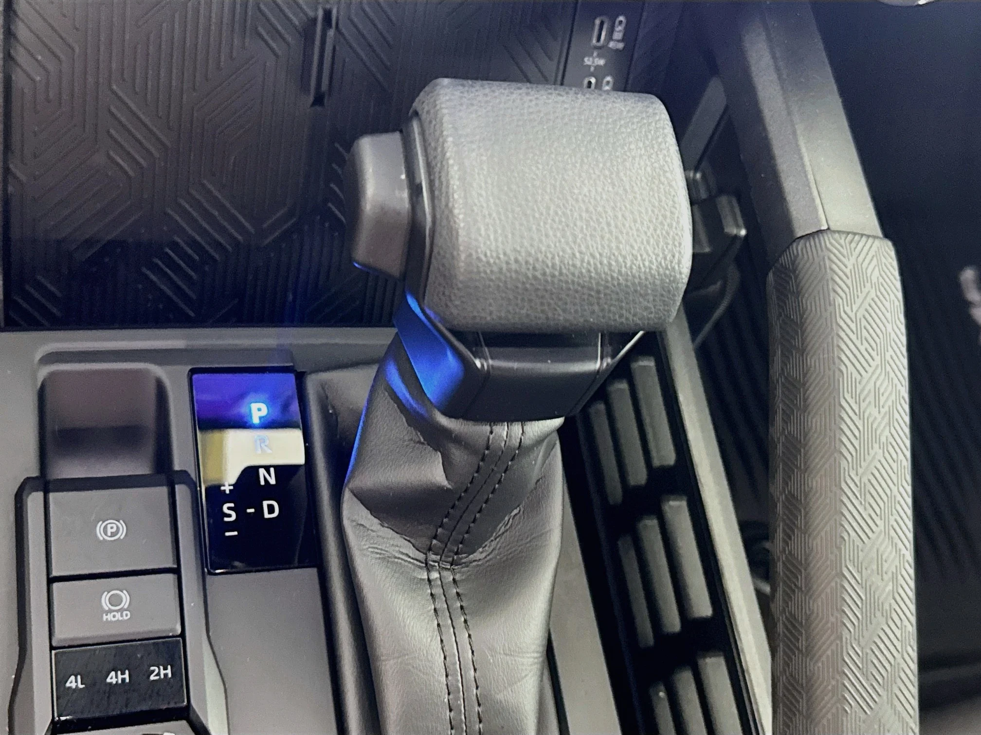 Used 2025 Blue Crush Metallic Toyota SR5 image 17