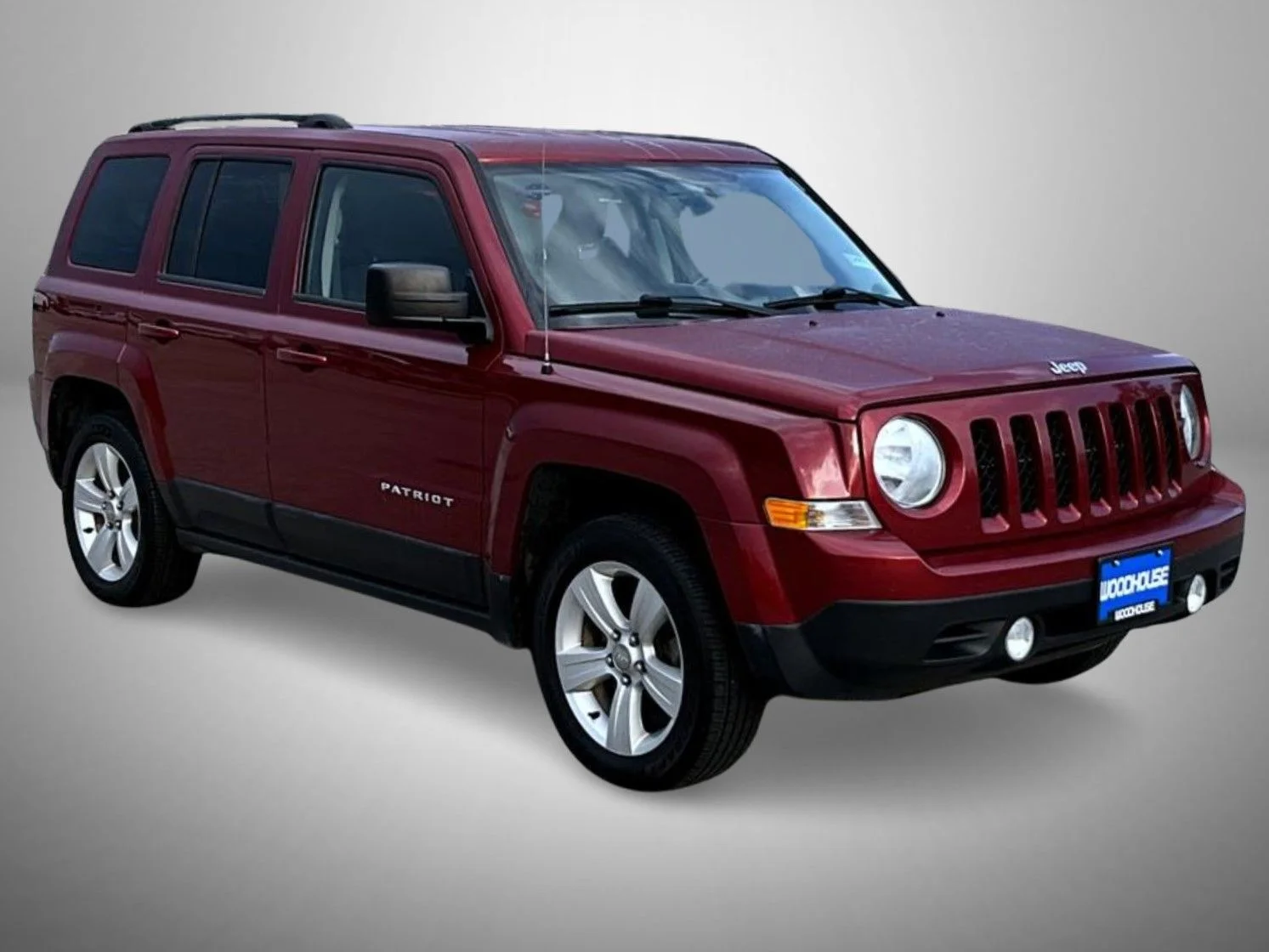 Used 2017 Red Jeep Latitude image 3
