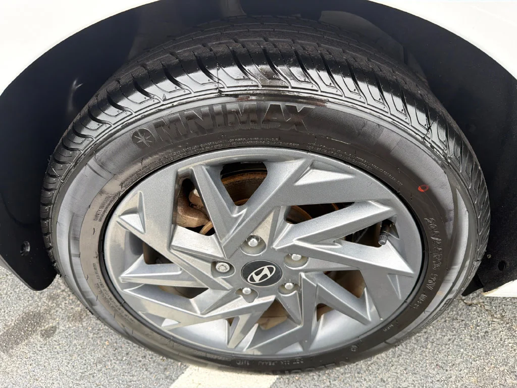 Used 2024 White Hyundai SEL image 17