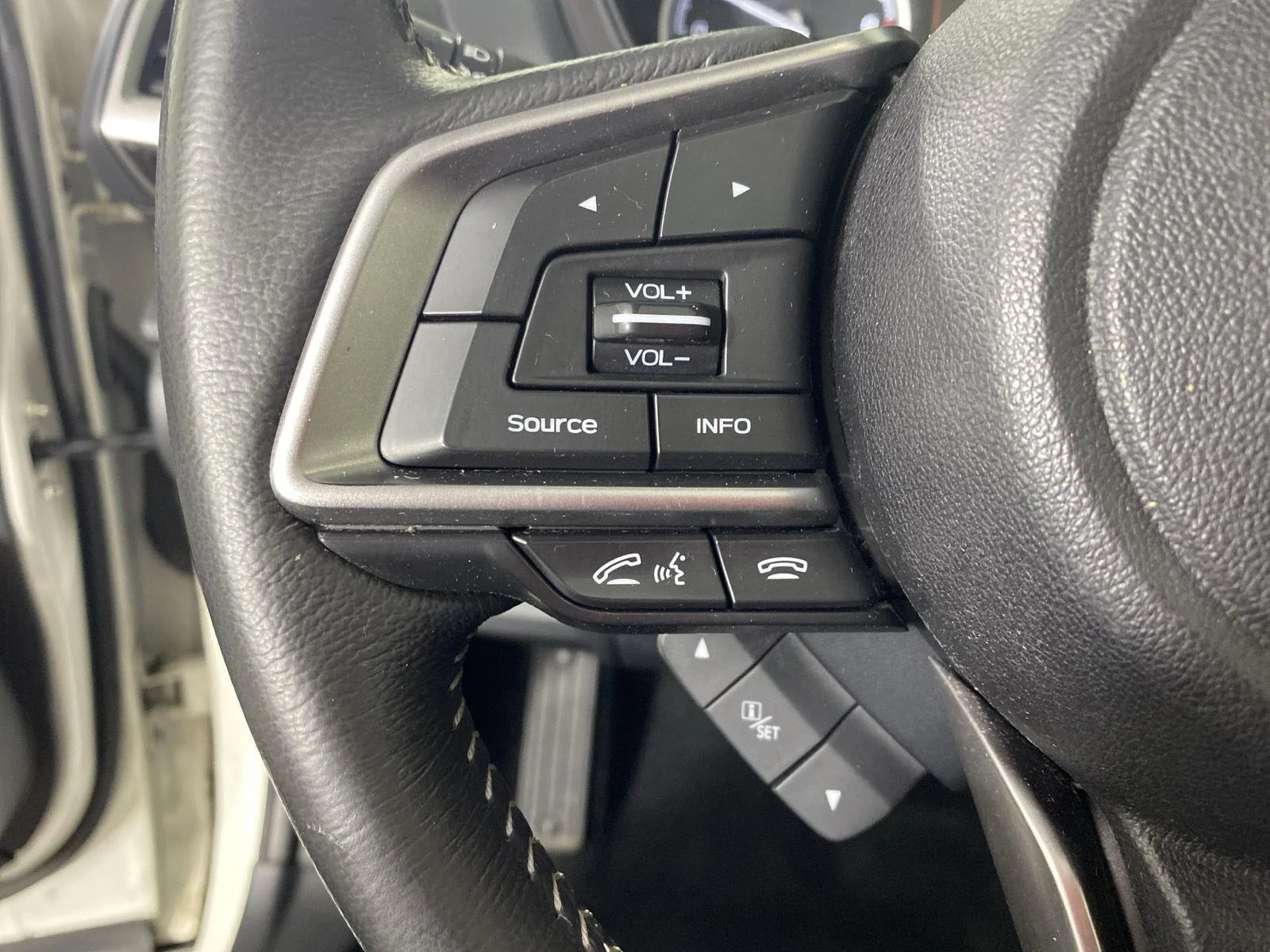 Used 2019 Crystal White Pearl Subaru Limited image 16
