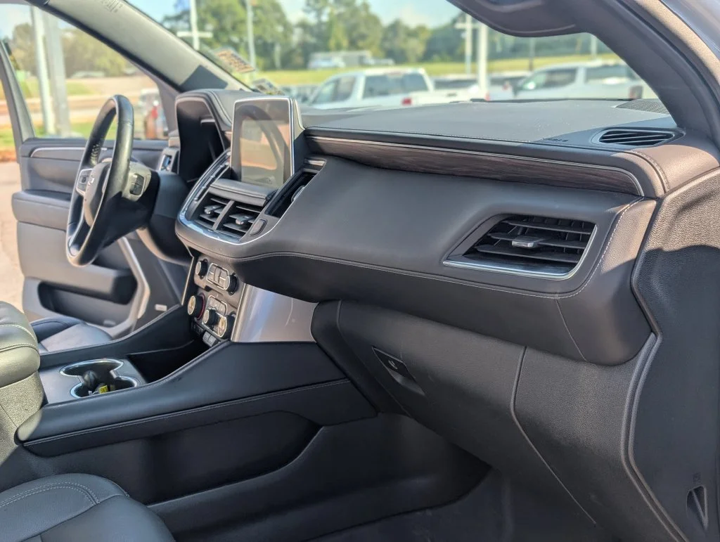 Used 2023 White Chevrolet Z71 image 44
