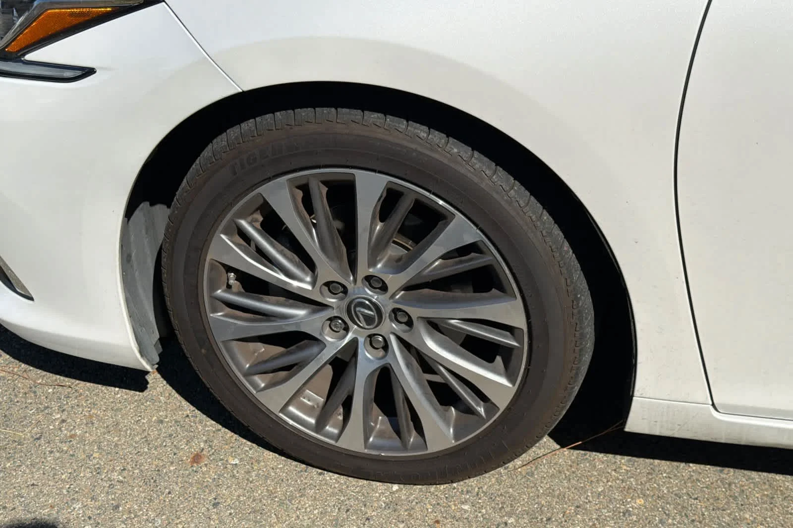 Used 2019 Eminent White Pearl Lexus  image 22
