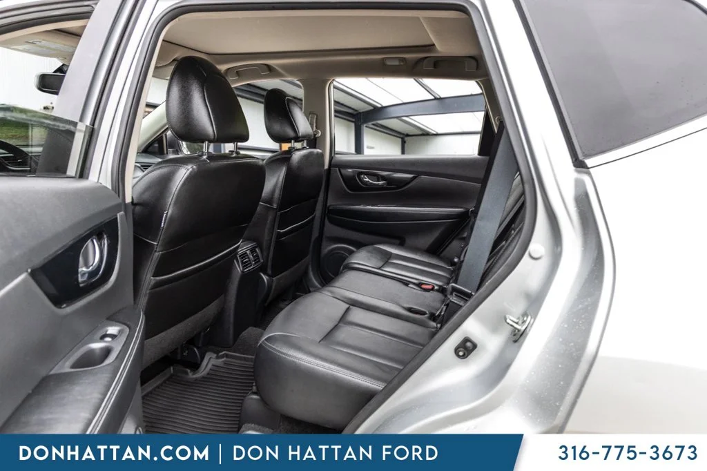 Used 2018 Silver Nissan SL image 18