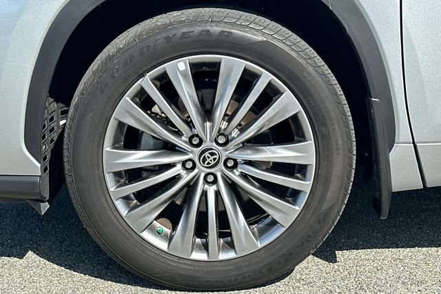 Used 2023 Silver Toyota Platinum image 37