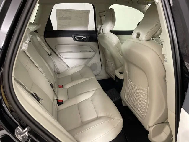 Certified Used 2025 Onyx Black Metallic Volvo Plus image 17