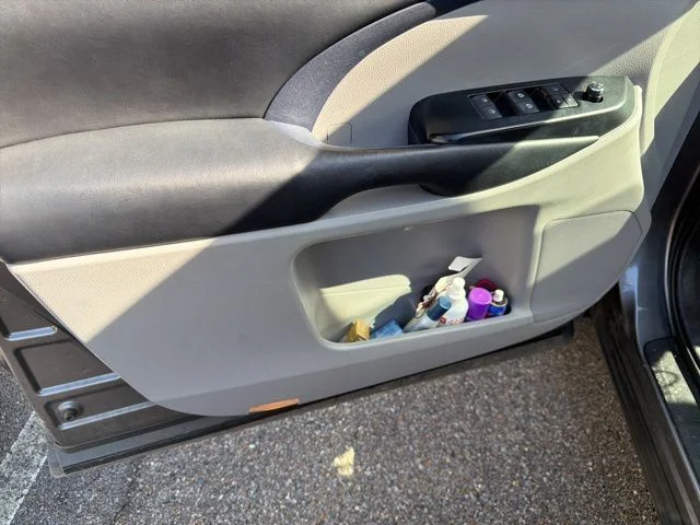 Used 2018 White Toyota XLE image 11