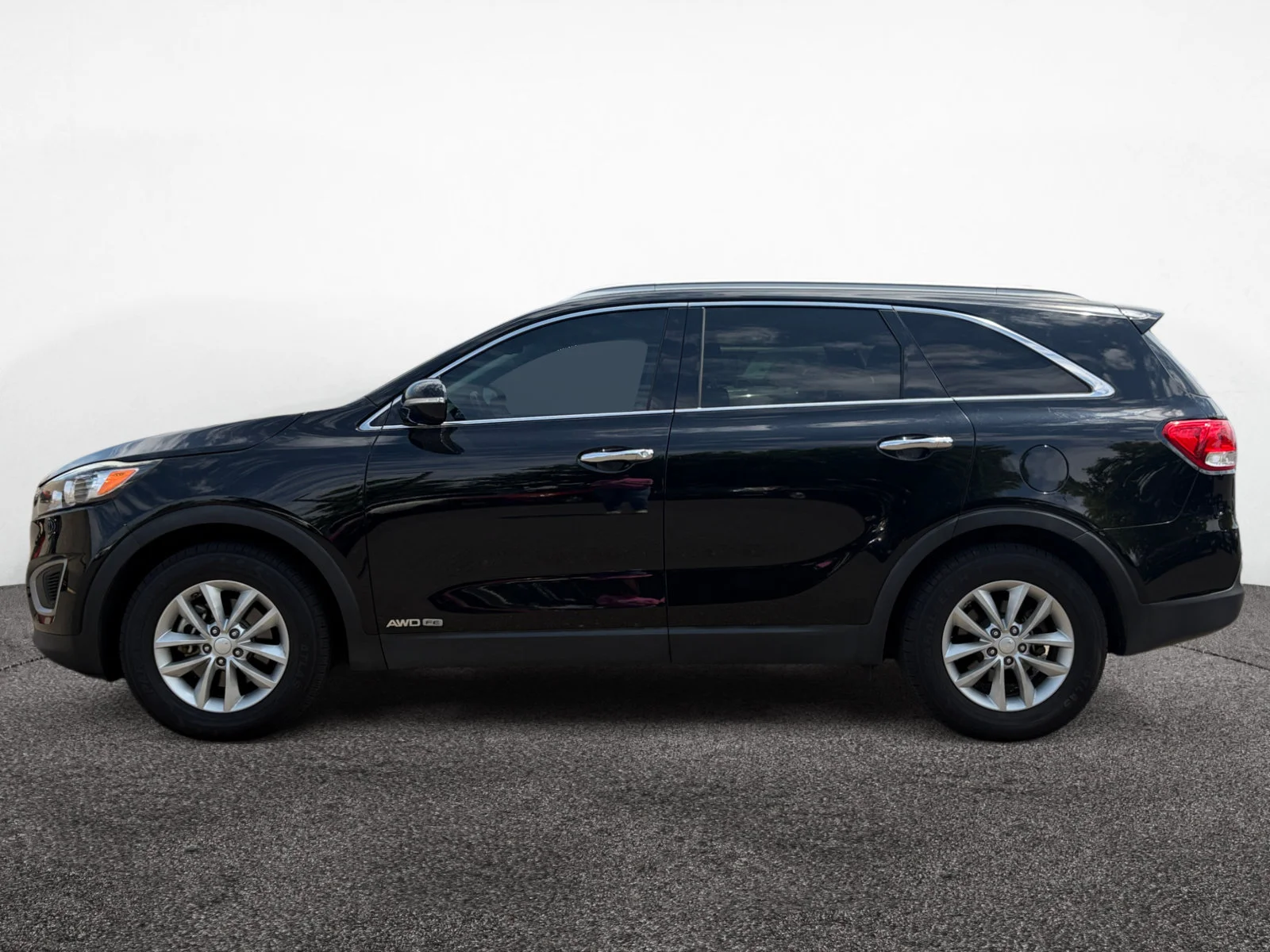 Used 2017 Black Kia LX image 2