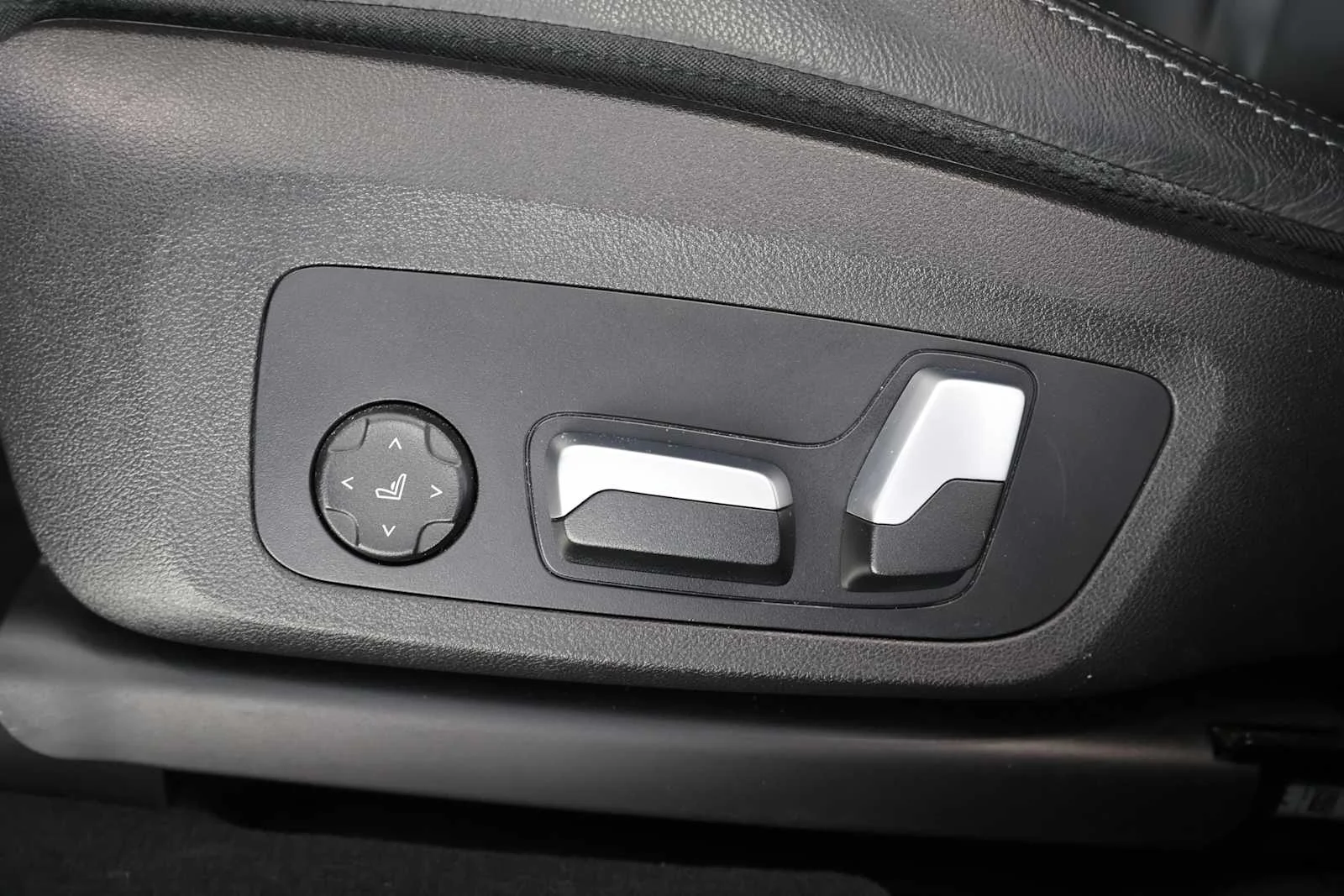 Certified Used 2023 Skyscraper Grey Metallic BMW sDrive30i image 12