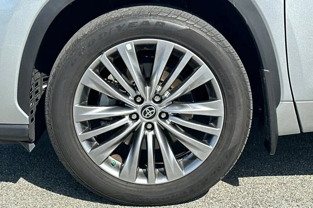Used 2023 Silver Toyota Platinum image 37