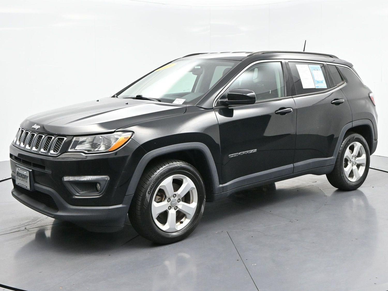 Used 2018 Diamond Black Crystal Pearlcoat Jeep Latitude image 3