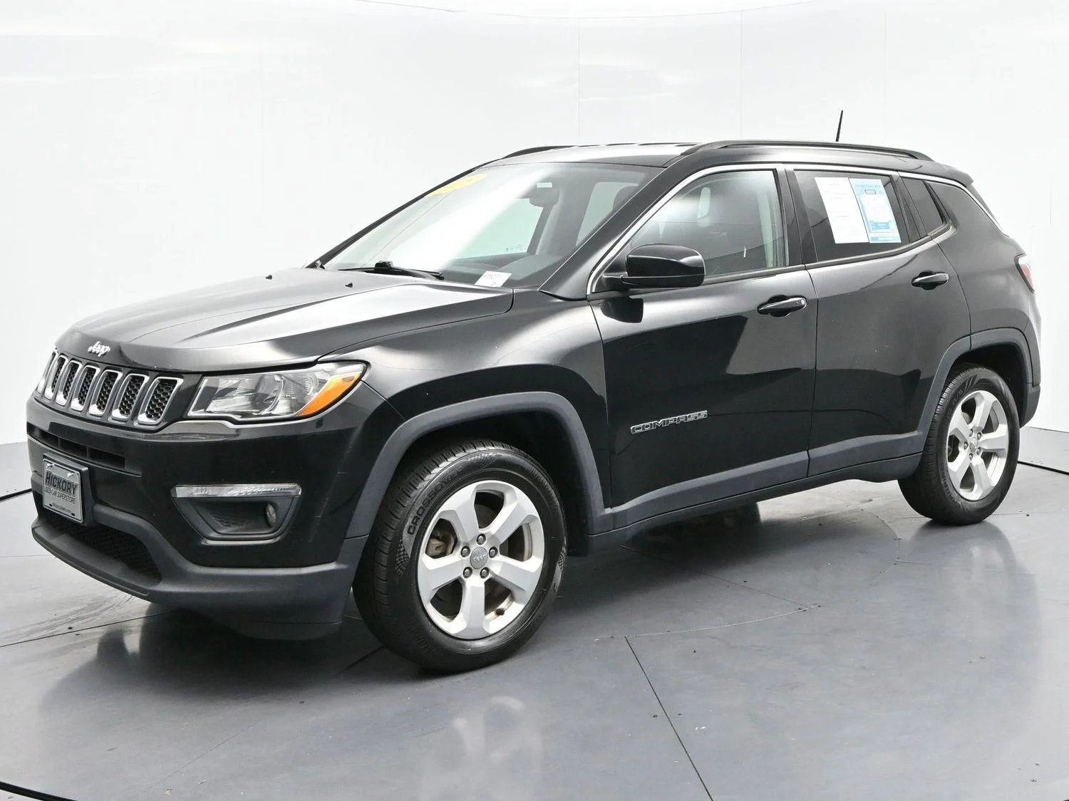 Used 2018 Diamond Black Crystal Pearlcoat Jeep Latitude image 3