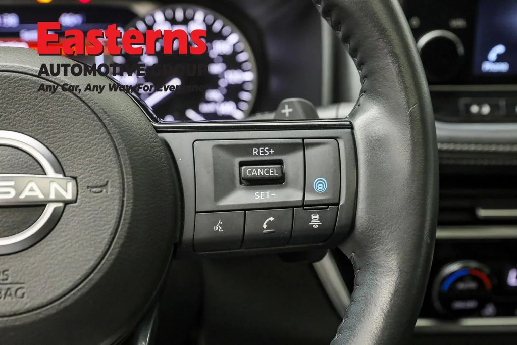 Used 2023 Silver Nissan SL image 16