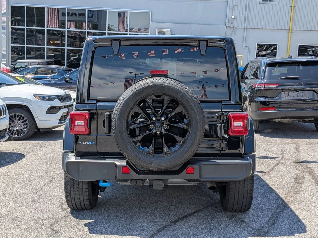 Used 2022 Black Jeep Unlimited Sahara 4xe image 7