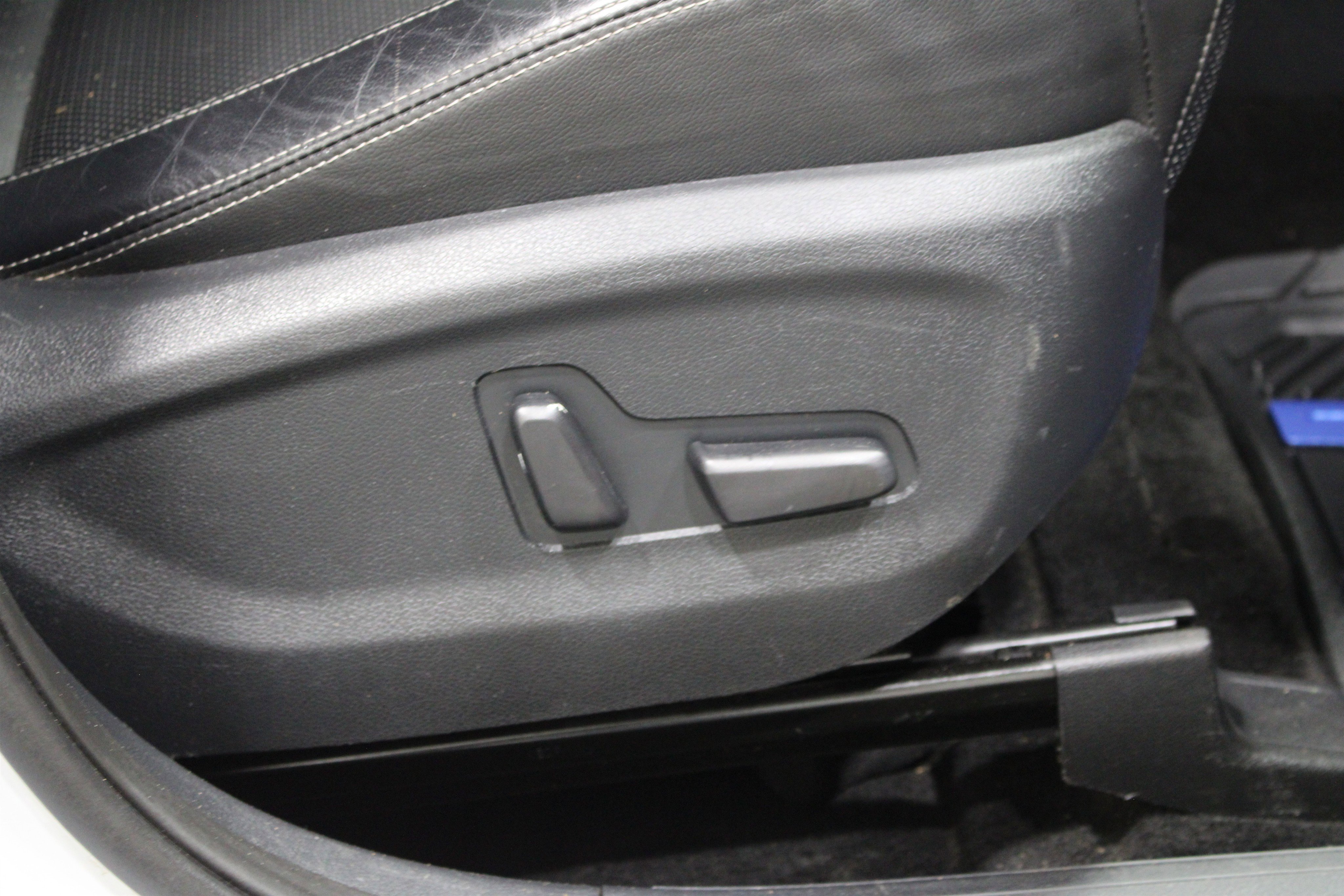 Used 2021 Sparkling Silver Kia EX image 27