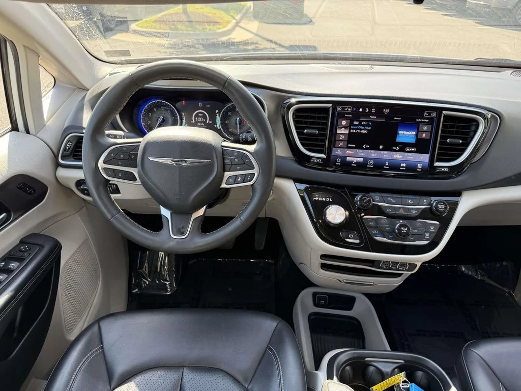 Used 2024 White Chrysler Touring L image 18