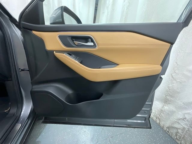 Used 2023 Gray Nissan Platinum image 22