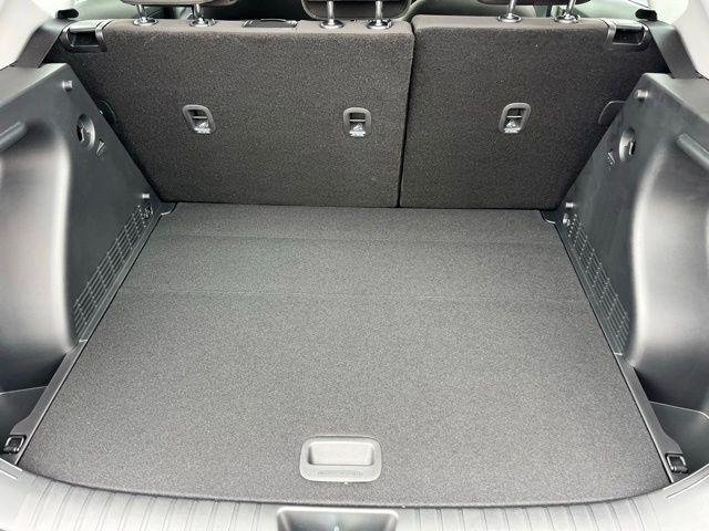 New 2026 White Hyundai SE FWD image 25
