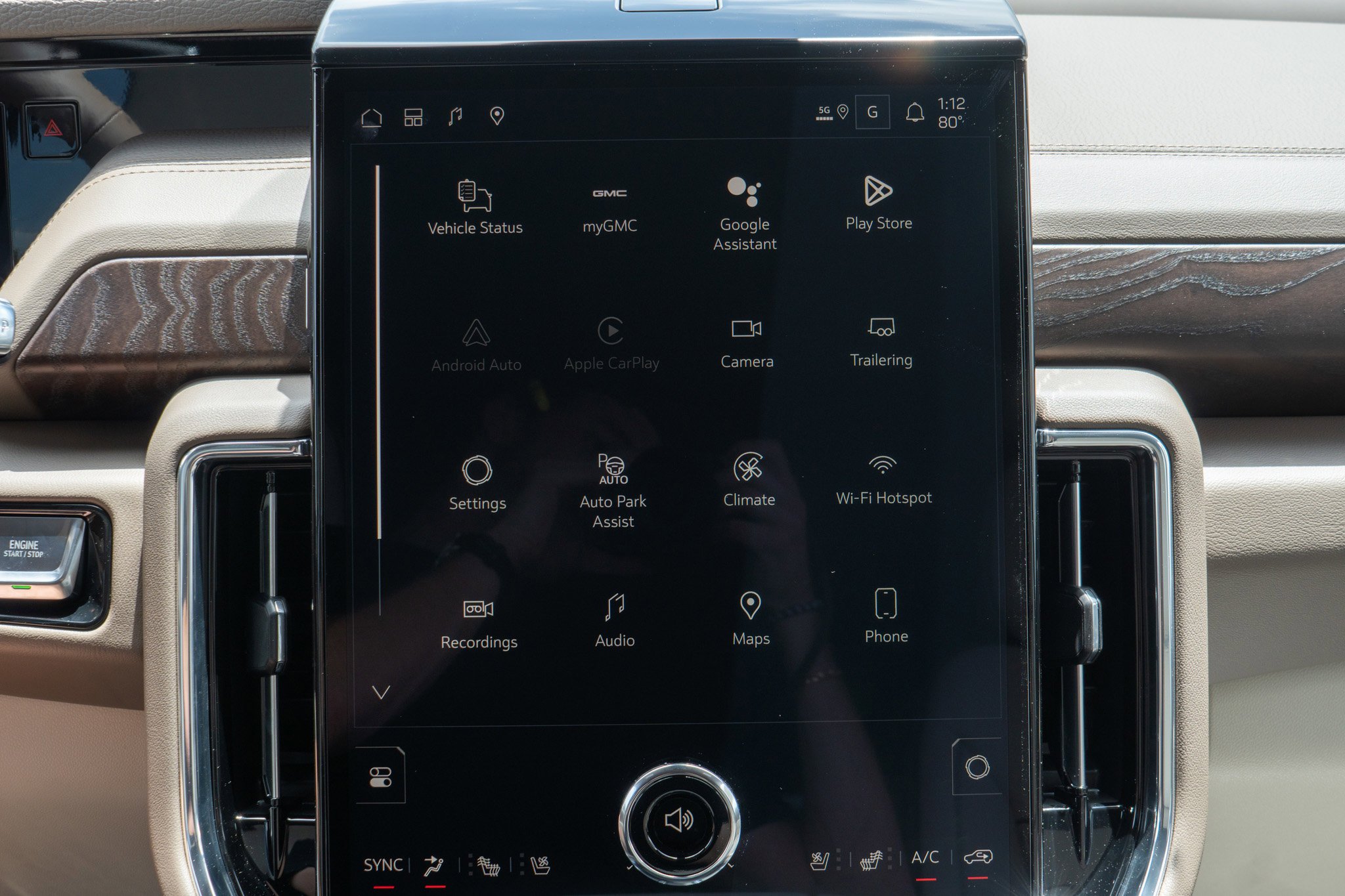 2026 GMC Yukon XL Denali - Photo 17