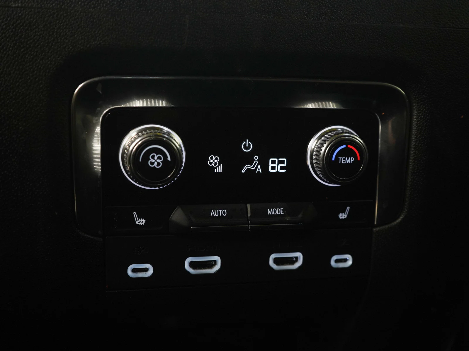 Used 2023 White Frost Tricoat GMC Denali Ultimate image 17