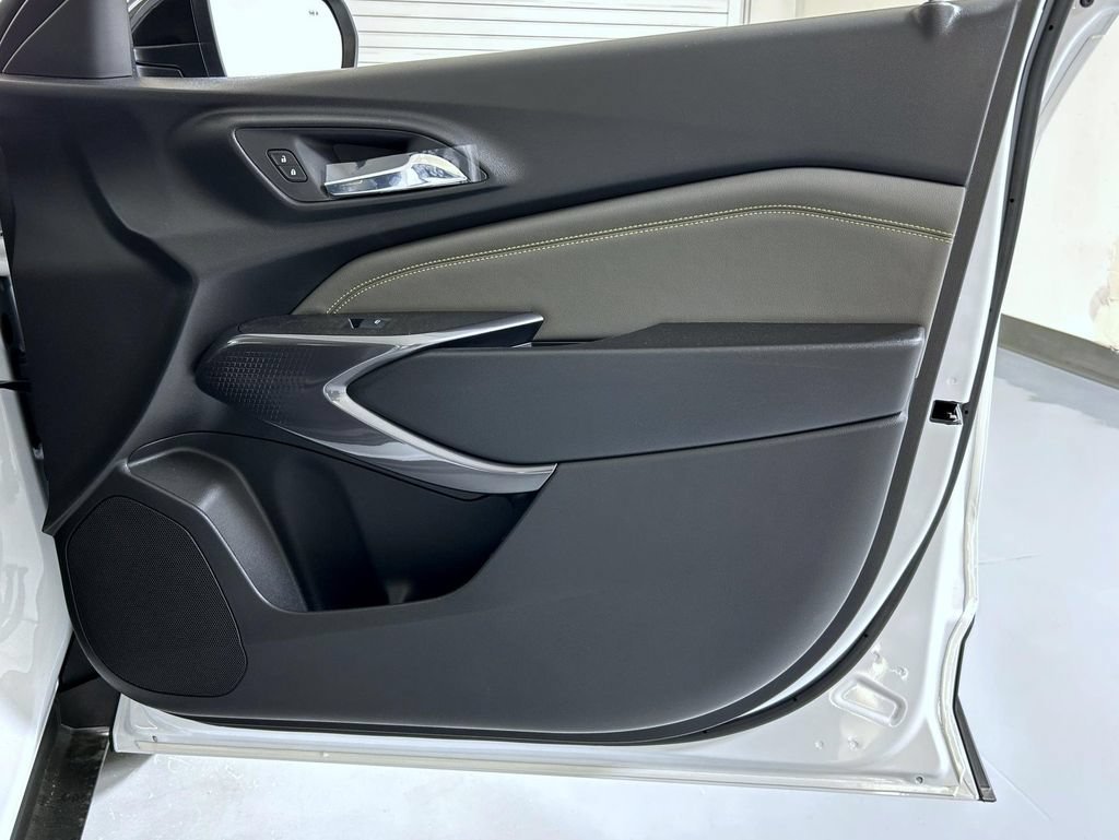 New 2026 Summit White Chevrolet ACTIV image 18