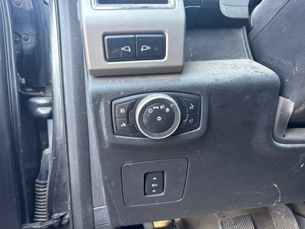Used 2015  Ford  image 19