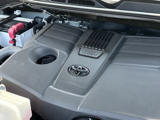 Certified Used 2025  Toyota Platinum image 31