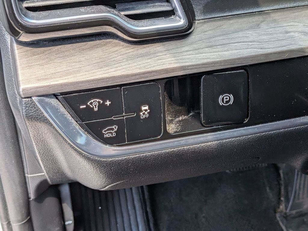 Used 2023 White Kia X-Line image 15