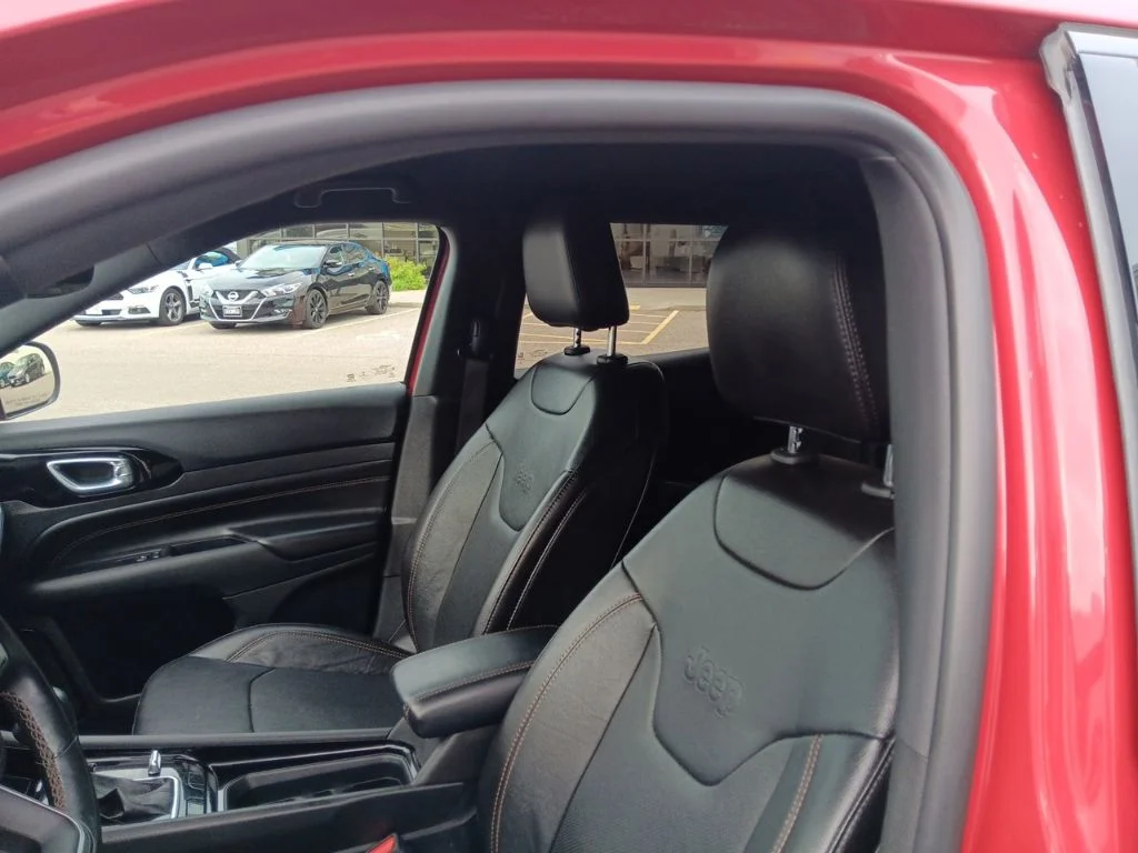 Used 2022 Redline Pearlcoat Jeep Limited image 33