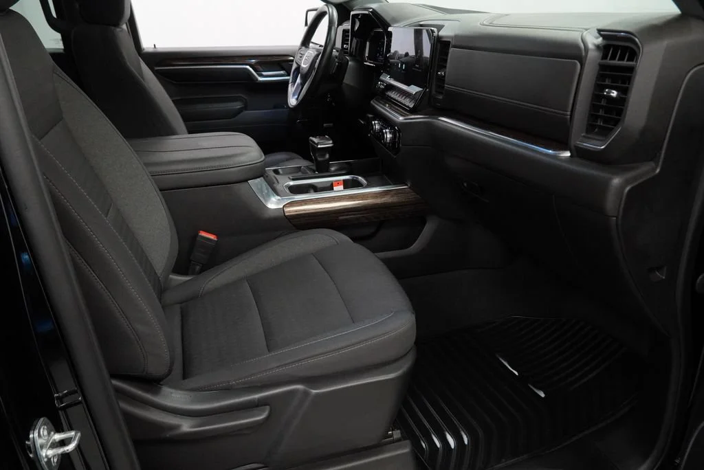 Used 2023 Onyx Black GMC Elevation image 32